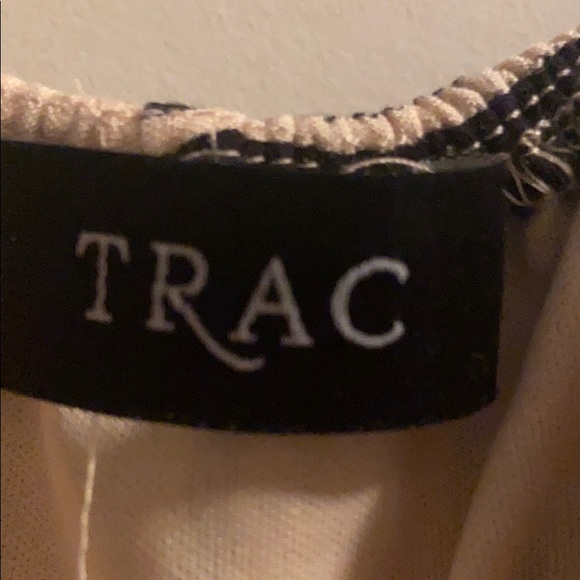 small striped romper has a bow that can be removed - Picture 2 of 3